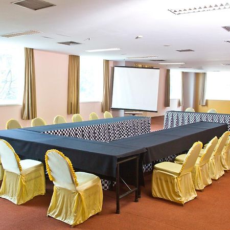 Nam Center Hotel Kemayoran Джакарта Экстерьер фото